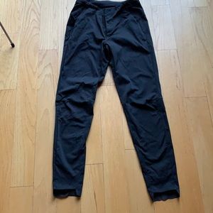 Men’s black size 28 Lululemon pant. 29 inch inseam, 40 inch total length.
